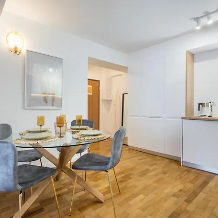 The Artist 2bdr Center Apartment *